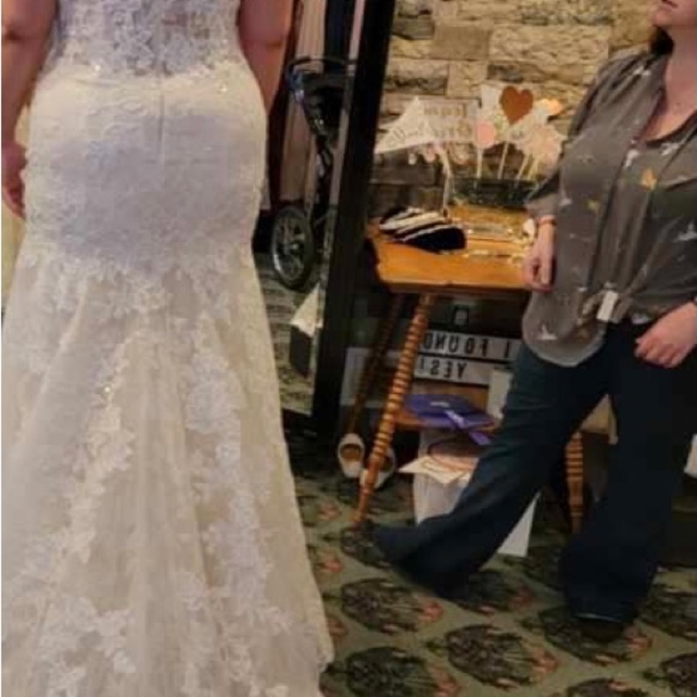 Wedding Dress - Picture 2 of 9